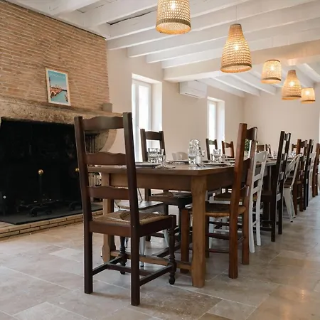 Entre Chenes Et Pins - De Groupe 3 Etoiles Hostens